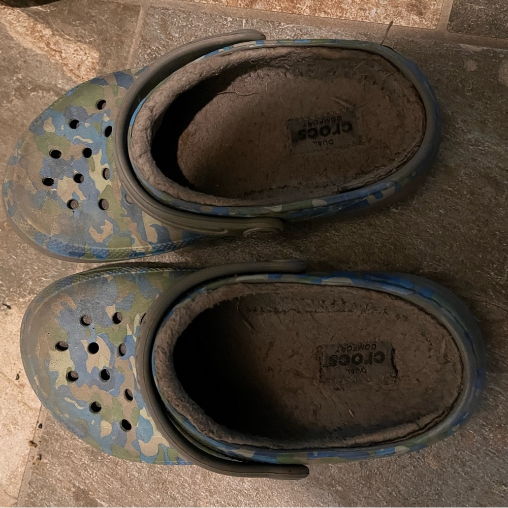 Crocs green blue gray camo fleece fur lined